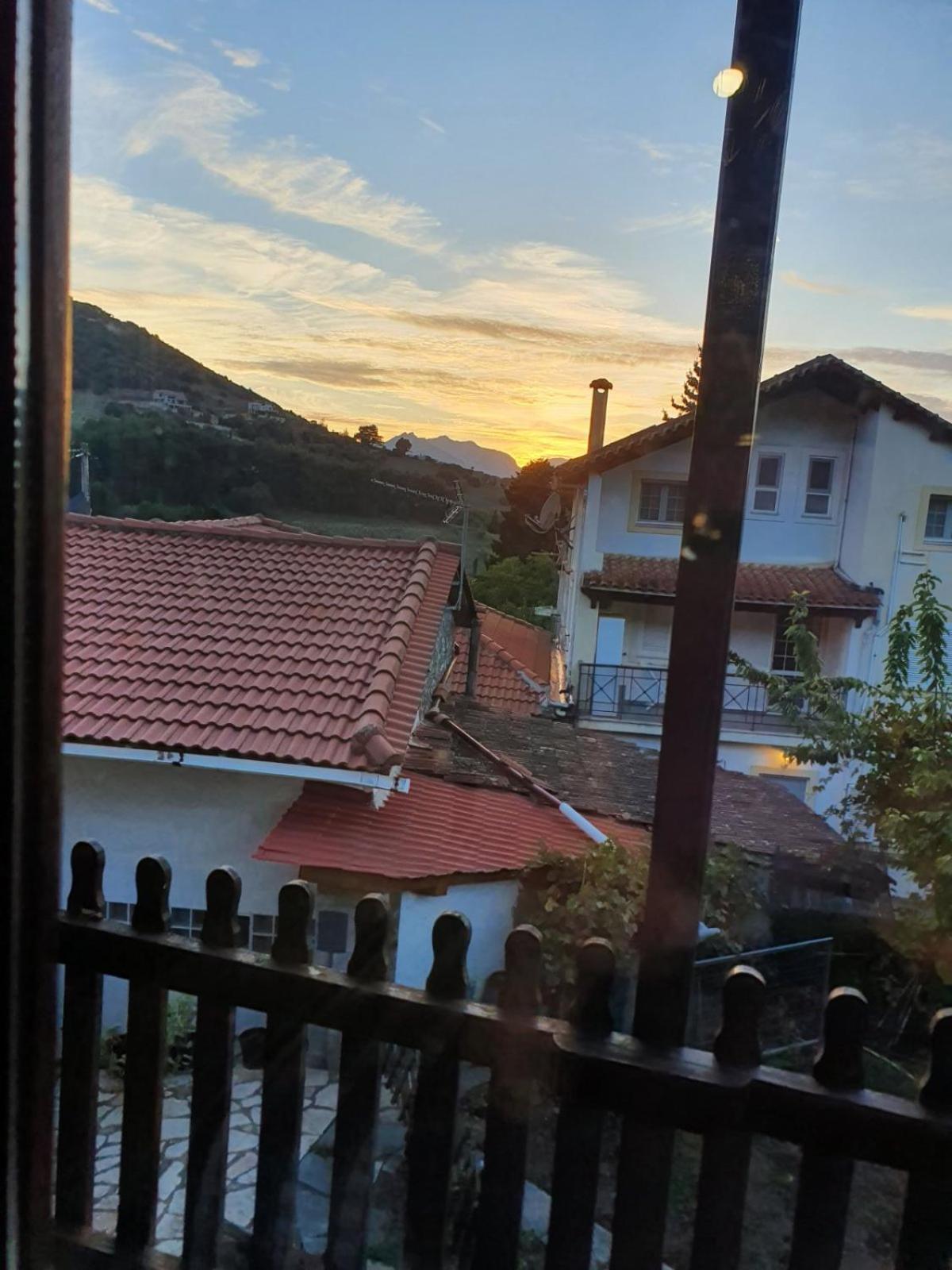 Ξενώνας Ελένη Калаврита Экстерьер фото